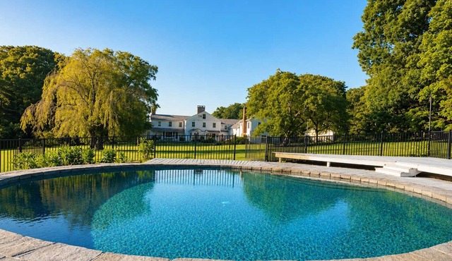 6BR Easton House with Pool, Hot Tub & Big Yard