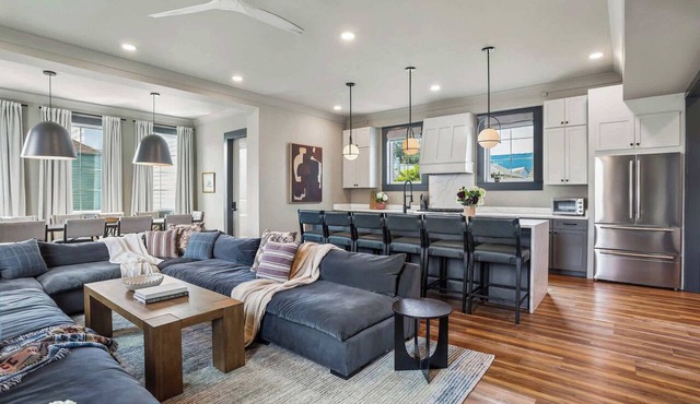 7-Room Downtown Unit | Pool Access Near CBD