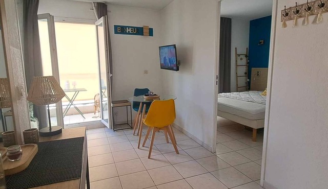 A 2 Minutes de la Plage et de la Prom Avec Terrasse ! Piscine Dans Résidence