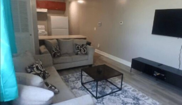 Affordable Duplex/4 Beds with 2 bath