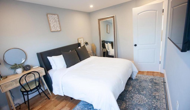 Alafia- Cozy JFK Area Home - This property is a hosted property meaning the host live on site