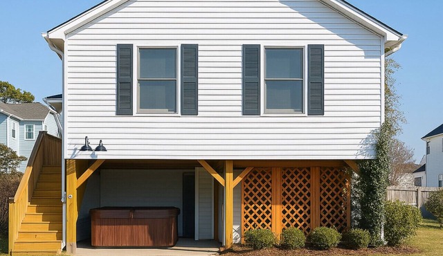 Amazing sunsets, hot tub, community pool, 3 bed 2 bath. Dog friendly!