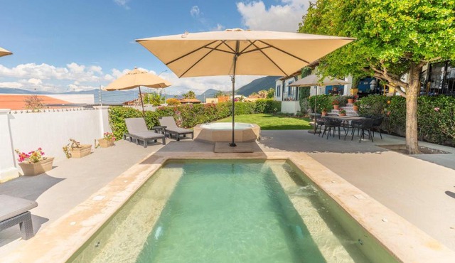 ANANA Casa de los Sueños - Villa with Thermal Water and Views