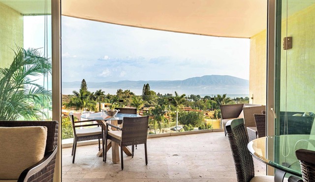 ANANA El Dorado 203 | Lake View Condo with Resort Pool