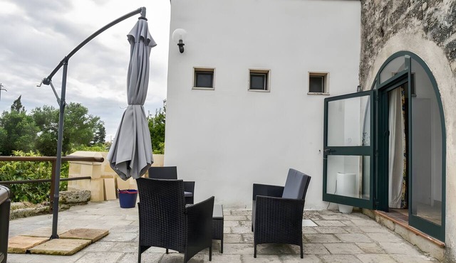 Apartment 'Acanto' with Shared Pool, Wi-Fi and Air Conditioning