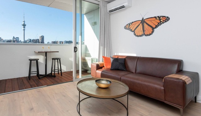 Apartment with Sweeping City Views with Aircon and Car Park