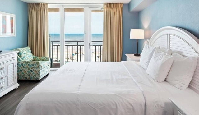 Atlantic View 1BR w/Kitchen, Pool, and Easy Access to Sun, Sand, and Dining