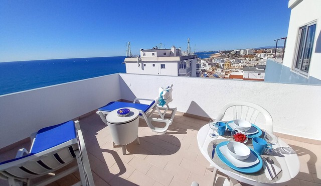 Atlantico 13- Terrace With Sunbeds, Wifi, Magnificent View to City and Sea