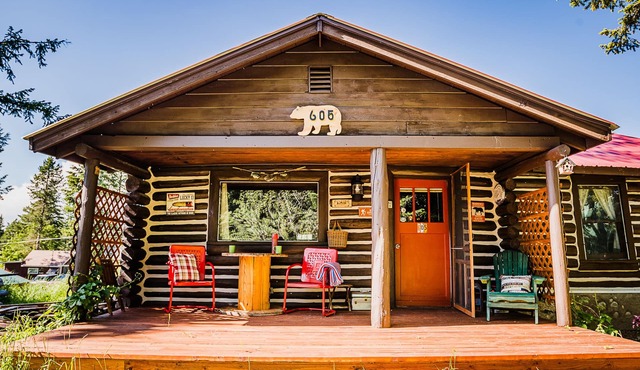 Authentic Vintage Cabin 9 Miles from Glacier