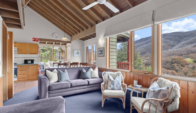 Banjo 1 Townhouse - Two bedroom & loft townhouse with wrap around views