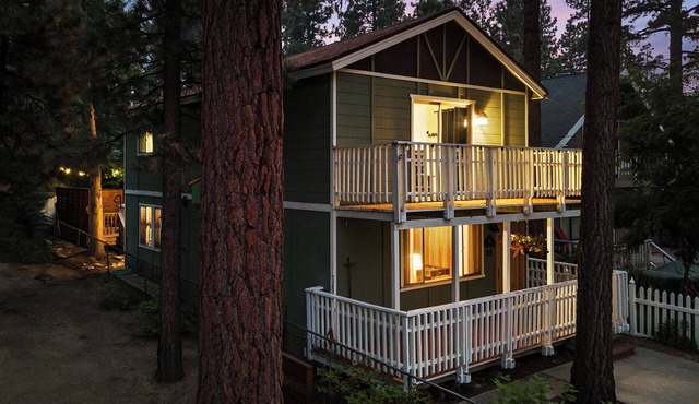 Barker Cottage: Hot Tub, Shuffleboard, Firepit