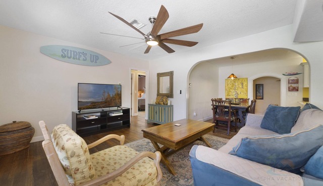 Beach & Resort Access - Pet Friendly w/Fire Pit, Covered Lanai & BBQ