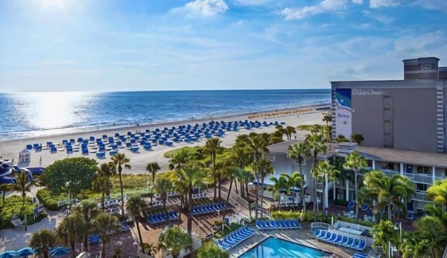 Beach Vacay Right Now! 4 Relaxing Units with Resort Views! Pool & Free Parking!