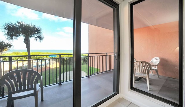 Beachfront Condo w/Pool & Balcony in FL