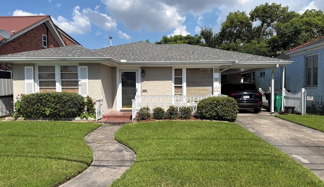 Beautiful 2-bedroom house located 3 Blocks from Oschner Hospital Main Campus