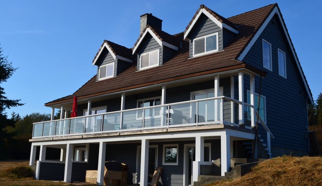 Beautiful beachfront Villa on 80 acres of farmland!