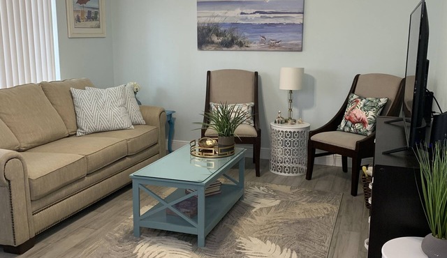 Beautiful Beachside 1st Floor Condo at the DIPLOMAT! Steps to the beach!