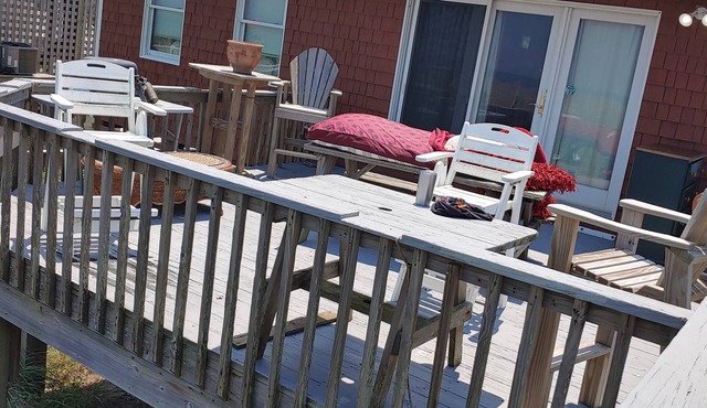 Beautiful Ocean Front Studio with direct beach and access to a deck.