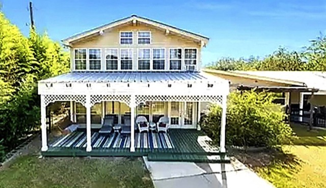 Beautiful, peaceful country guest house with pond