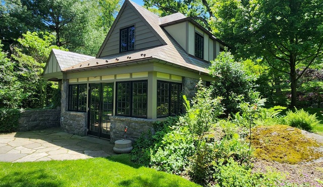 Beautiful private guesthouse in Larchmont