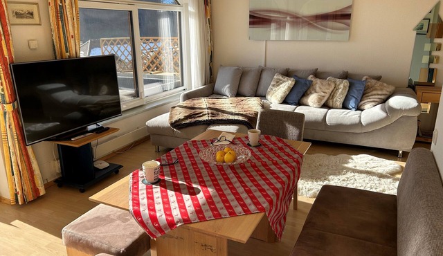 Beautifully renovated 70 m² modern garden apartment wood-burning fireplace