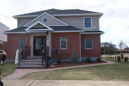 Beautifully Renovated 3-Bedroom Guest Stay
