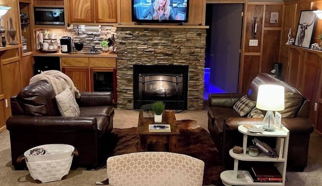Belmont Lodge Over Garage-Spacious w/Home Theater