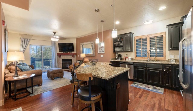 Best Bear Hollow Retreat – 3BR/2BA Top Floor with Views
