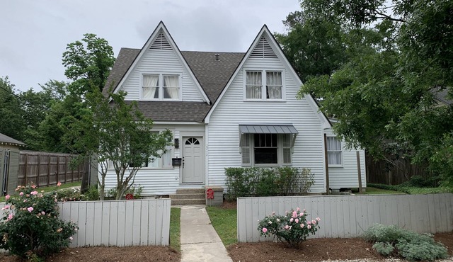 Big Charming home near LSU Lakes! A great street near local restaurants!