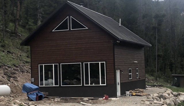 Big Hole Valley cabin near river access