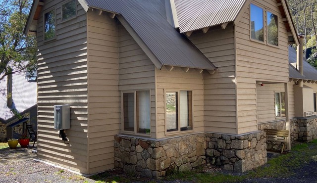 Bollygums - Nestled in wooded area of Thredbo