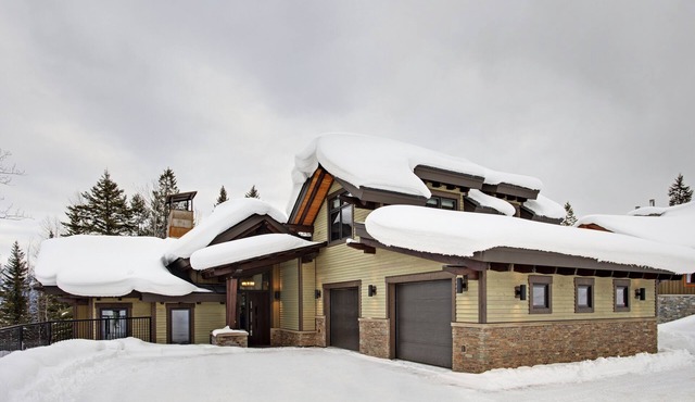 Brand new modern ski home, top of the line finishing, the ultimate cooks kitchen