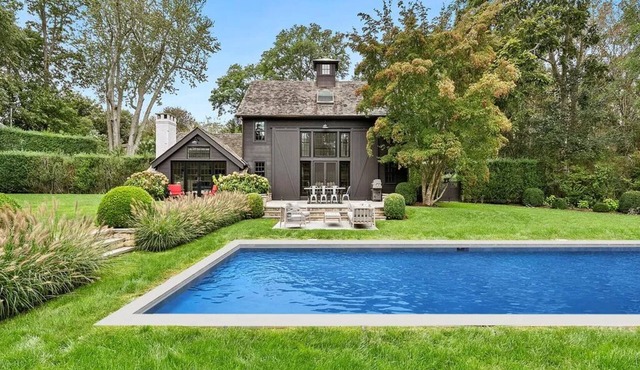 Bridgehampton Luxe Designer Farmhouse - your high-end home away in the Hamptons!