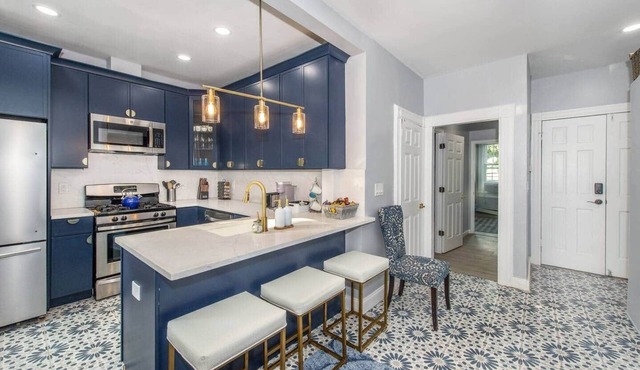 Bright 2BR Retreat Walk to PATH NYC Access