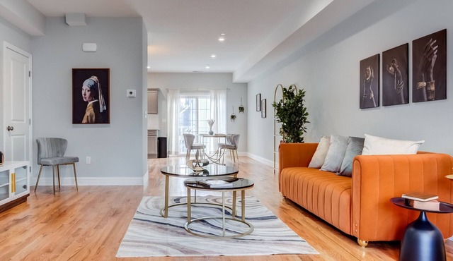Bright & Stylish Home Next To Yale!