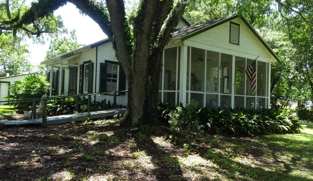 Cajun Jack Cottage on the River