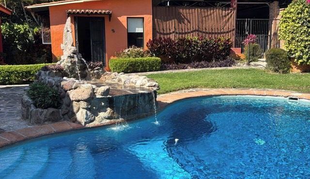CASA MANDERINA nnBeautiful private garden area with large heated pool.