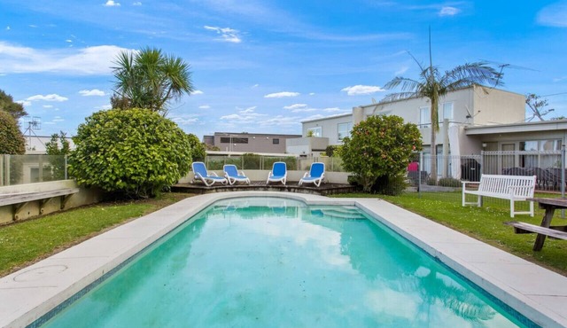 Castor Bay Escape | Auckland Seaside Suburb | Pool