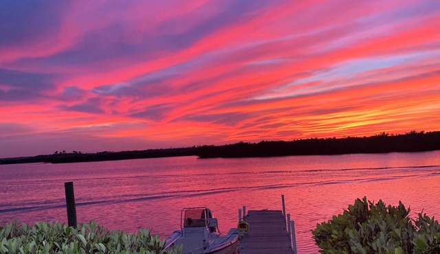 Cedar Island 2-bedroom 2 Bath condo on Indian River, Docks, wildlife, fishing!