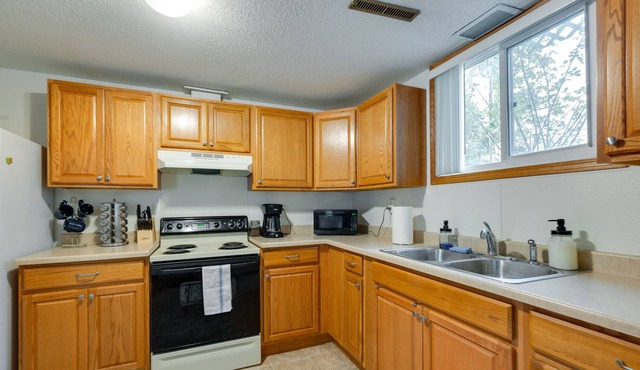 Cedar Rapids Vacation Rental: 2 Mi to Downtown!