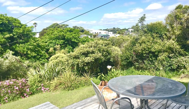 Central Beach Cottage Oneroa Village best of both worlds so close to everything!