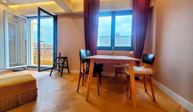 Central Nice Apt w/Terrace - Family & Business