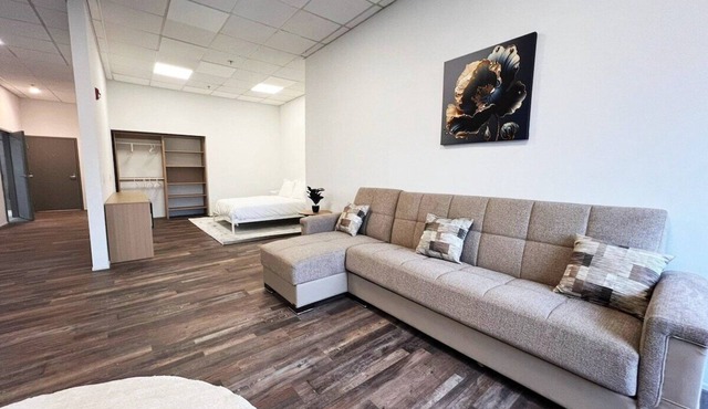 Charming 1 BD | Metro Meriden|Pool Access|GYM