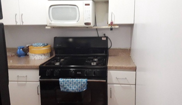 Charming 1-bedroom house in Queens with AC