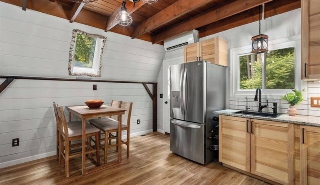 Charming 2-bedroom house in Terrific Sturbridge with AC