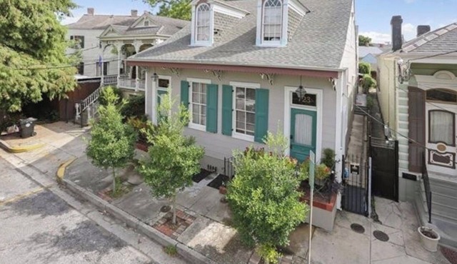 Charming 2-bedroom apartment with AC, WiFi in wonderful New Orleans