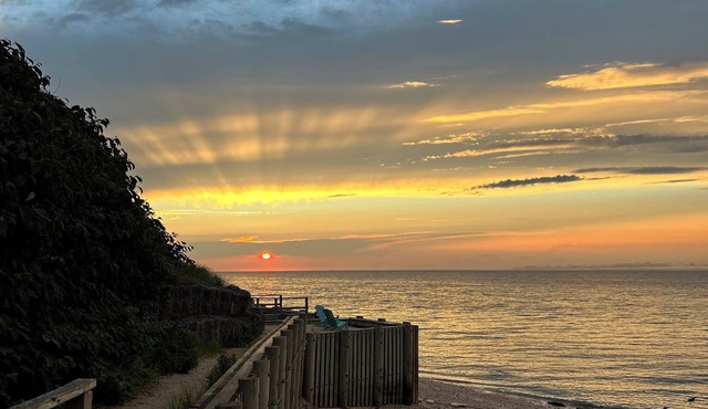 Charming 2-Bedroom Cottage Just Steps Away From Private Beach!