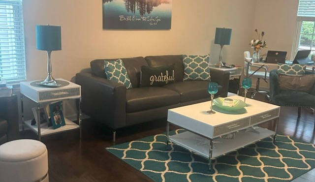 Charming 2BD/2.5BA Retreat in the Heart of Huntersville – Walk to Downtown!