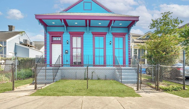 Charming 4-bedroom cottage in a prime location in New Orleans with AC