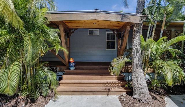 Charming Beachside 3BR Bungalow with hot tub
